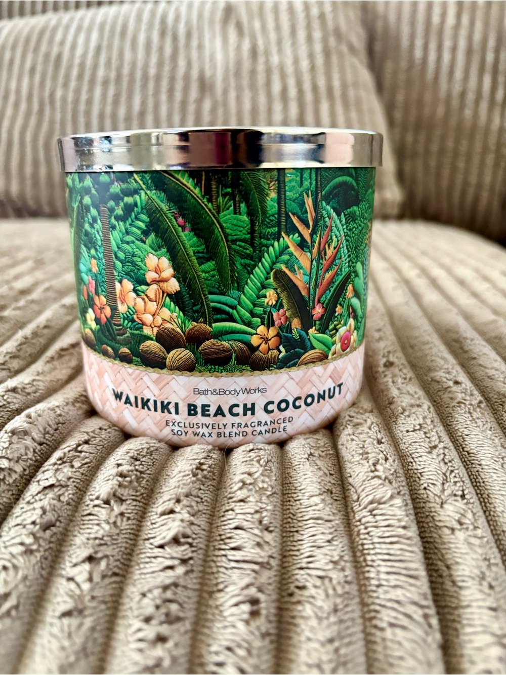 Bath & Body Works Waikiki Beach Coconut Candle - Green